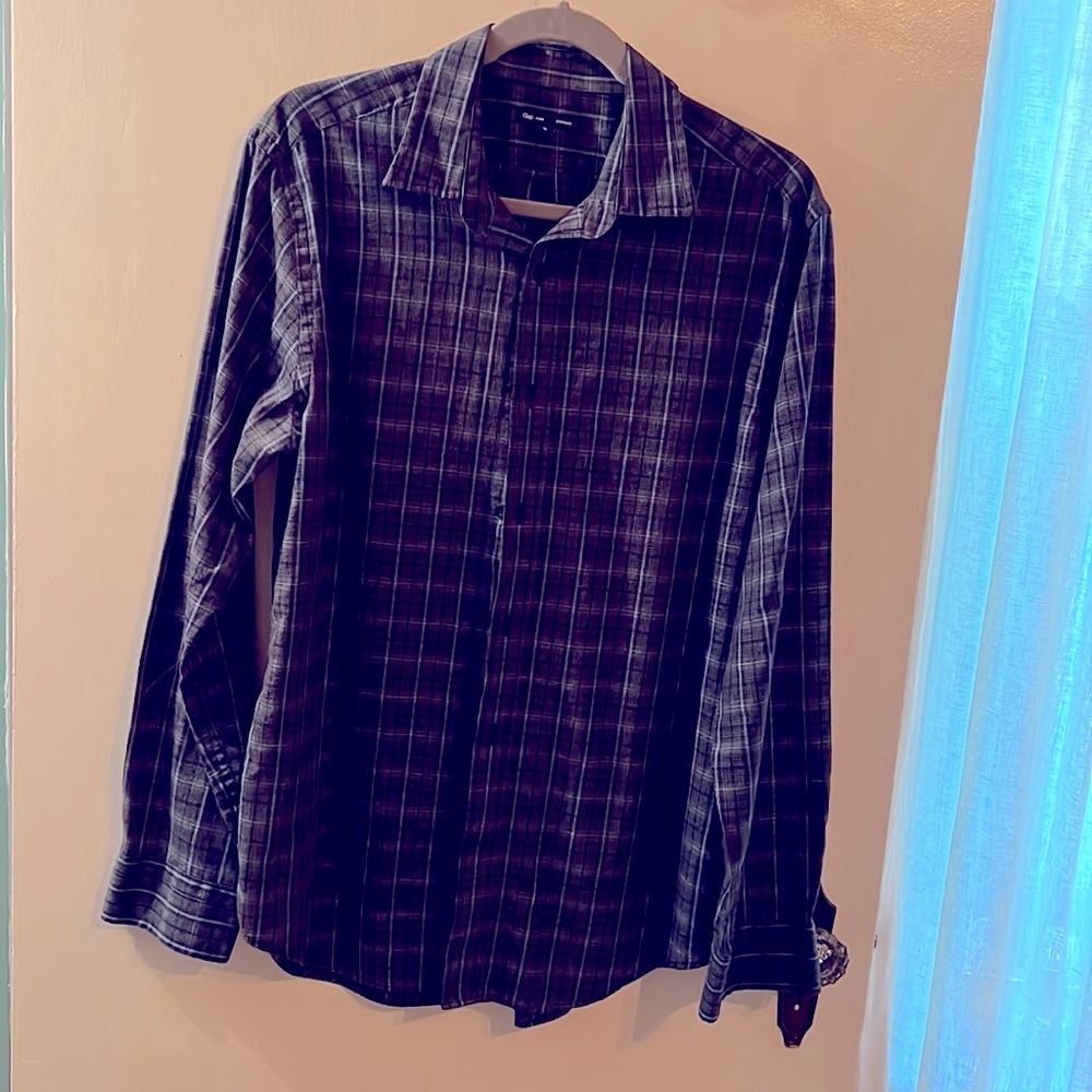 Gap Premium Shirt. Worn 4-5 times. Like-new condition. Thank you for looking.